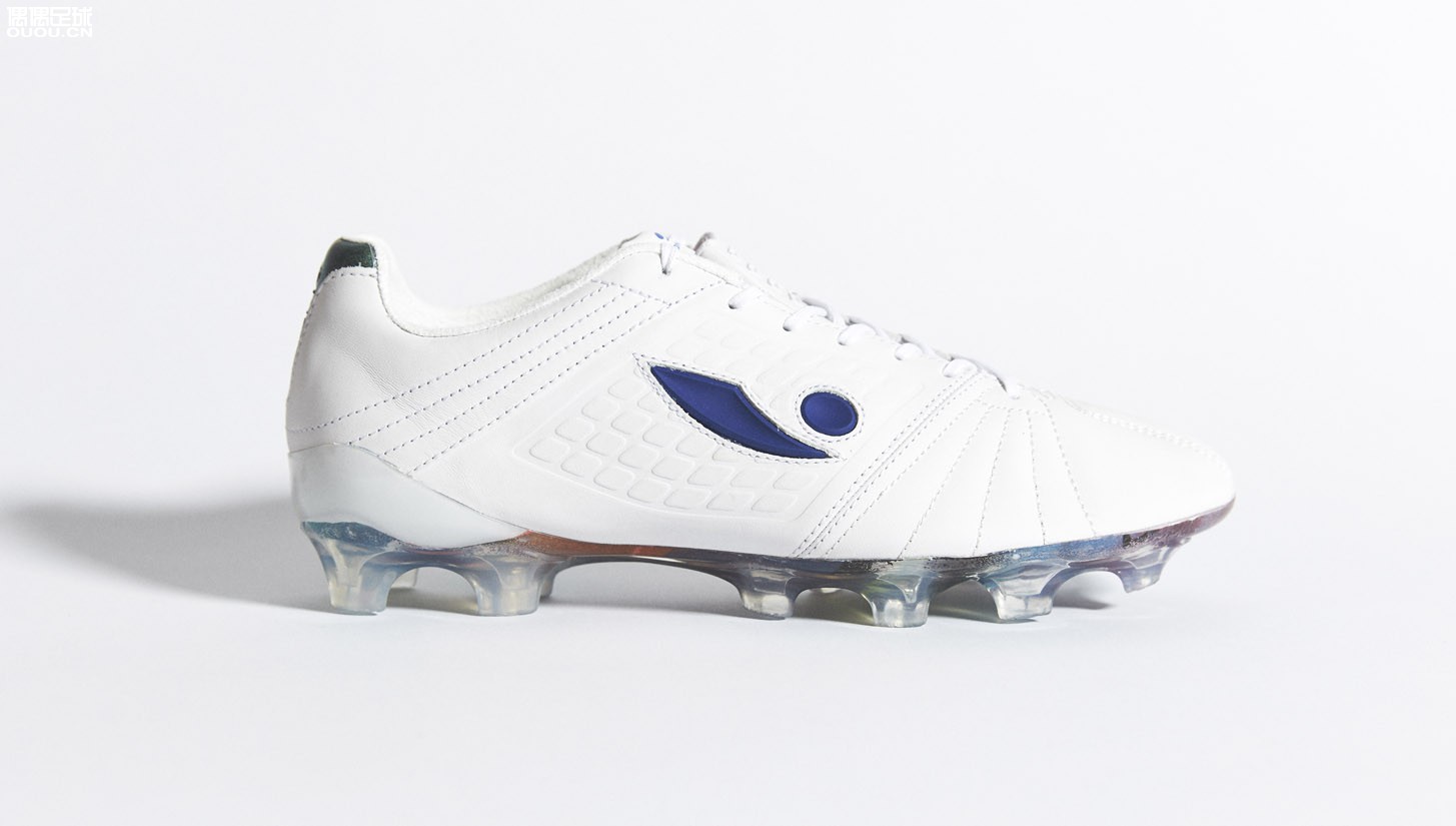 Concave携手涂鸦大师Mr Cenz推出全新限量足球鞋系列