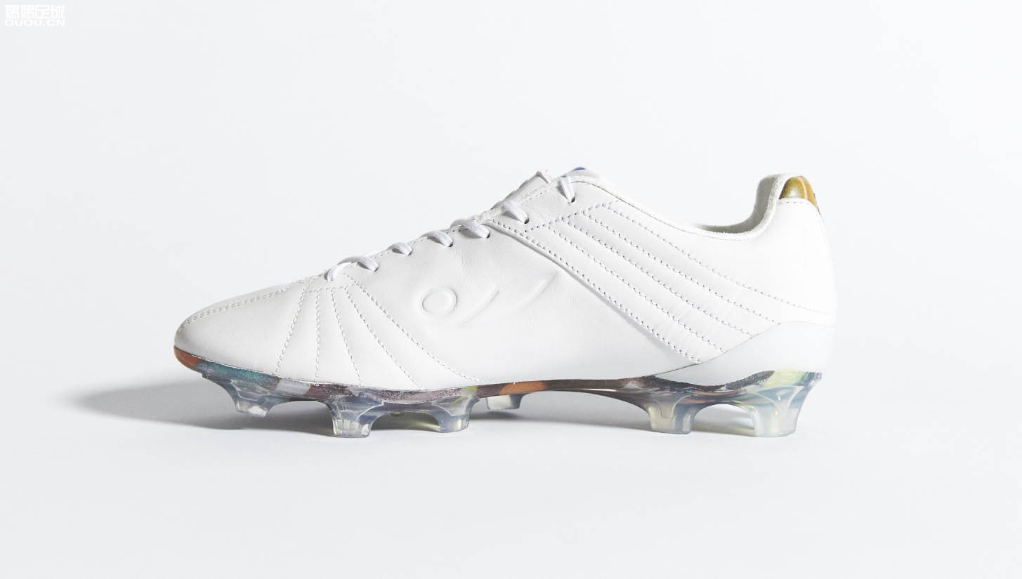 Concave携手涂鸦大师Mr Cenz推出全新限量足球鞋系列