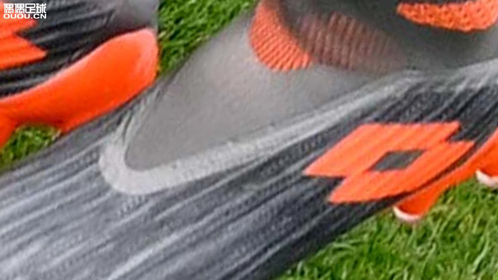 Ace Purecontrol的弟弟?罗穆洛训练中上脚全新Lotto无鞋带足球鞋