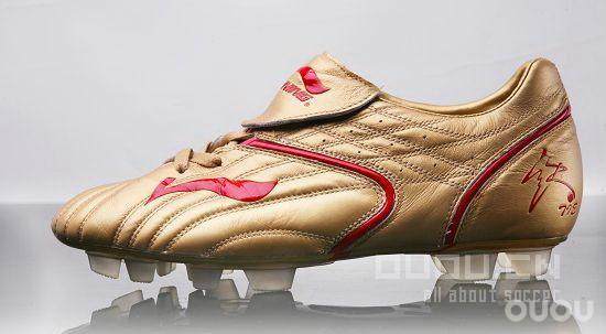 李宁铁系列二代足球鞋